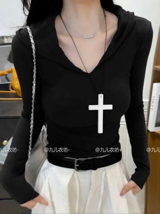 2025秋季新款纯色韩版休闲通勤风纯欲连帽V领设计显瘦修身长袖T恤@DOU+小助手 #秋季穿搭