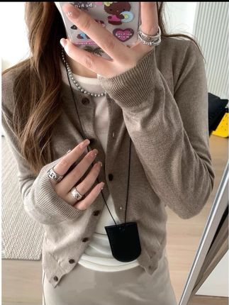 燕麦色针织开衫女2025秋冬薄款复古气质百搭咖色毛衣外套#穿搭ootd #衬衫的多种穿法 #衬衣穿搭 #穿出高级感 #今日穿搭