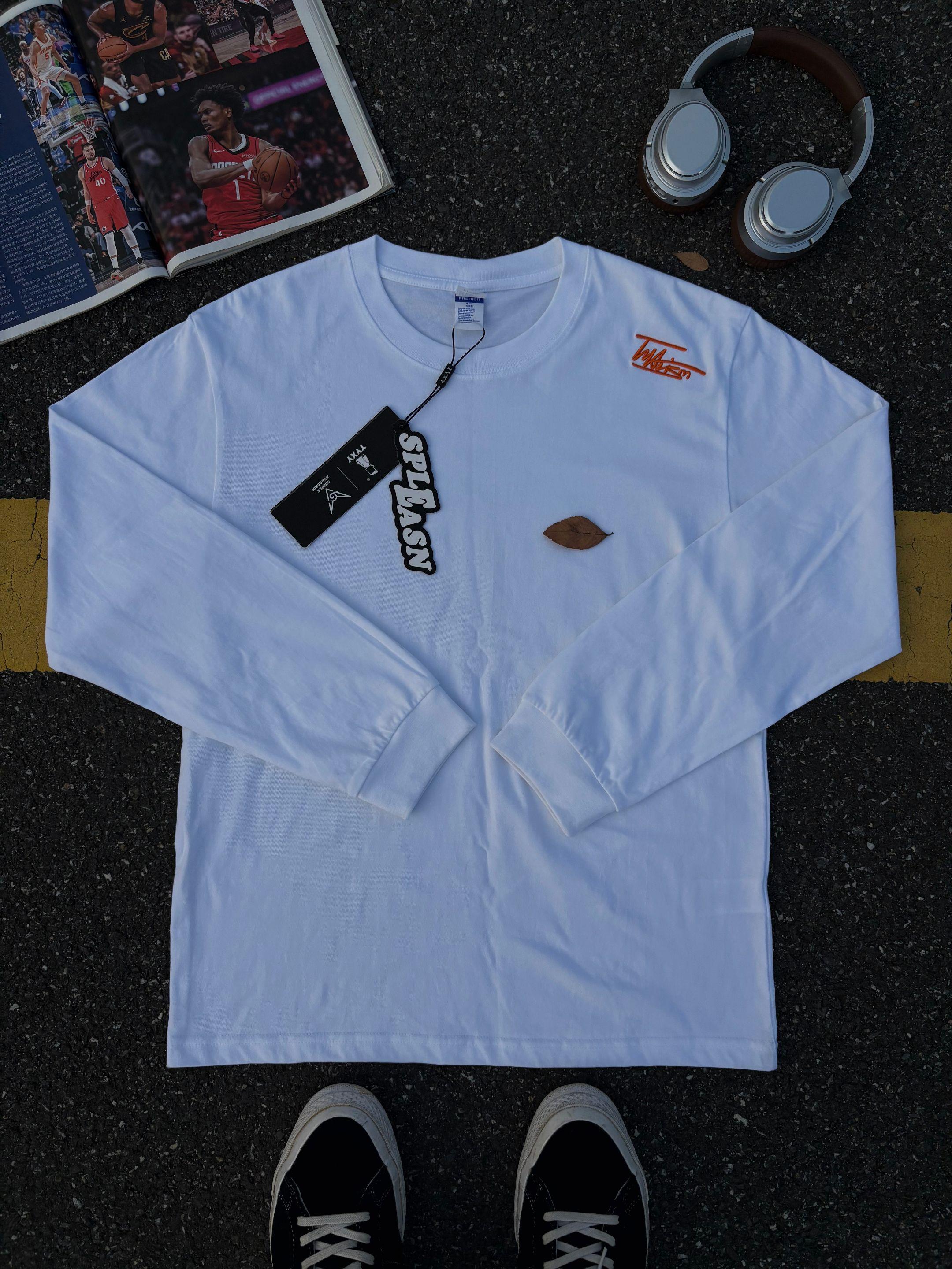 谁能拒绝一件质感满满的长袖!百搭耐看的长袖打底!无论单穿还是内搭都合适!简约百搭性价比高!太爱了#ootd穿搭 #男生穿搭 #刺绣长袖 #今天穿什么 #长袖t恤