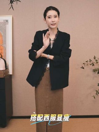 100亚麻纯色简约半身裙,休闲百搭显瘦,#亚麻半身裙 #高级感穿搭 #时尚百搭 #优雅气质 #无限回购的宝藏单品