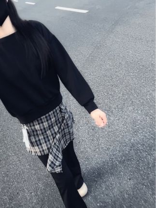 “不要在任何人身上找归属感和安全感,六点的早餐和半夜的夜宵都可以自己吃,玫瑰可以买,夜晚一个人睡更踏实…”#显高显瘦显腿长 #早秋穿搭