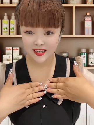 【送粉扑】莉兹燕窝肽修颜持妆粉底液不沾口罩不易脱妆@企业经营助推官 @DOU+小助手 @DOU+线索获客指南 @巨量引擎小助手 @DOU+上热门 @巨量星图小助手 @DOU+小课堂