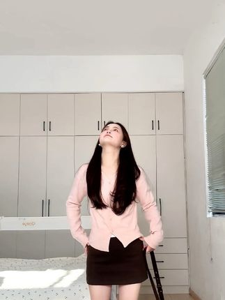 #秋冬穿搭新鲜感在线 #早秋穿搭三分钟出门不是梦 #如何通过穿搭摆脱路人感 #被秋日氛围感穿搭拿捏了 #普通人不化妆也能穿出氛围感