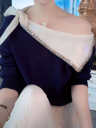 轻奢镶钻设计感撞色蝴蝶结绑带针织衫女2025秋冬新款毛衣荡领上衣#针织衫 #蝴蝶结绑带 #秋季新款 #早秋穿搭 #轻奢镶砖
