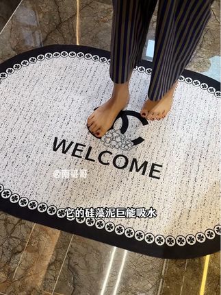 这个价格买到这么大的小香风硅藻泥防滑吸水地垫,真的是捡到了! #居家好物 #地垫门垫 #卫生间地垫 #便宜好物 #真好看