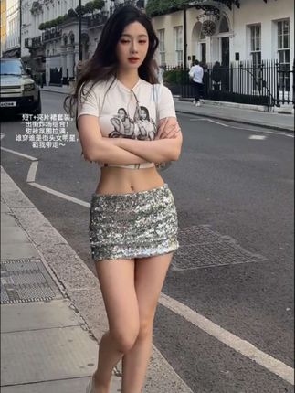 短T+亮片裙套装,出街炸场组合!甜辣氛围拉满,谁穿谁是街头女明星,戳我带走~