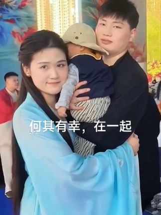 大衣哥孙子满周岁,邀请了全村人,现场热闹非凡#大衣哥朱之文 #大衣嫂#朱小伟 #农村生活 #洗衣液