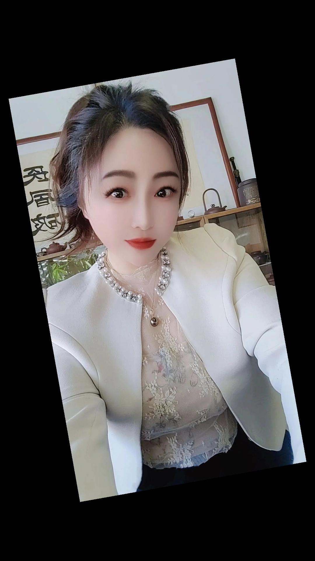 已过半生的女生,不再困于“别人怎么看”,不迎合不值得的关系,不纠结无法改变的过去,不焦虑尚未到来的明天。她们明白,人生不是“必须完美”,而是“尽力而为”;不是“拥有多少”,而是“珍惜当下”。所谓“大格局”,不过是把“为别人活”的时间,还给了自己!#悦己 #谁会永远陪在你的身边 #沧海一舟