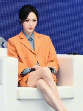 #气场全开 #魅力十足 #出街穿搭 #时尚达人 #唐嫣同款
