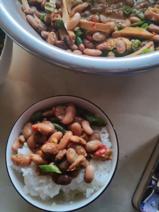 贵州花豆 #美食分享 今年的新花豆,拿来烩吃,非常下饭!又是几大碗!#记录真实生活 #花豆#四季豆#妈呀太香@抖加上热门 @巨量千川