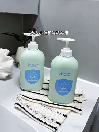 贴身衣物还是要用这种专用的内衣裤洗衣液,#袋鼠妈妈 这款内衣洗衣液我家一直常备,里面添加了芦荟和无患子提取,洗完的内内不发黄发硬,穿着很舒服!#大人小孩都能用#内衣洗衣液#母婴好物#洗护好物