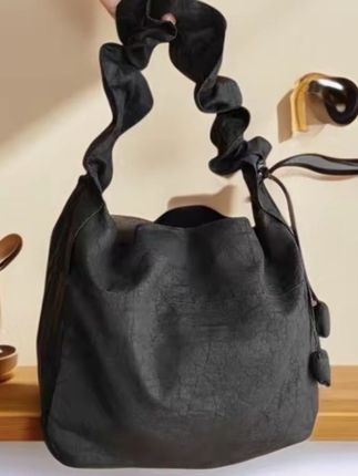 龟裂纹桑蚕丝可折叠斜挎包黑色百搭小众单肩手拎包#包包 #高级感穿搭 #包包控 #包包种草 #包包控每天更新