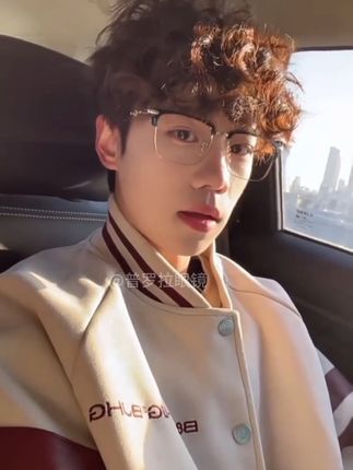 日常通勤兼备的减龄半框眼镜 爱惨了的复古潮流黑金色!文艺高级感 适合圆脸,长脸,高颧骨戴,基础方框百搭不挑人#近视眼镜#素颜神器 #修饰脸型 #防蓝光眼镜 #眼镜框推荐