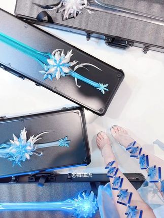 自从用上这四把剑,我把把顶级打野 露娜霜月吟道具剑 全部由破香老师制作 #露娜霜月吟 #露娜霜月吟cos #露娜 #霜月吟 #王者荣耀