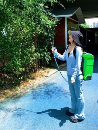 打药3小时手抖得像触电?这设备让妇女顶半边天!#电动喷雾器 #农用工具 #农用机械