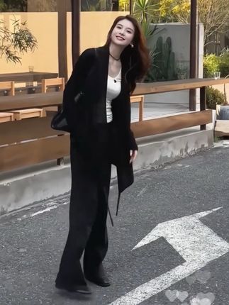 #早秋新款#时尚套装#高级感穿搭#气质穿搭#美出高级感,2025秋季新款设计感慵懒简约长袖开衫女内搭背心休闲阔腿裤三件套