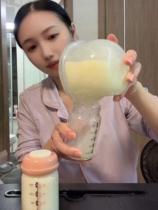 自从有了免手扶吸奶,每天倒奶是最解压的时刻#吸奶器 #电动吸奶器 #免手扶吸奶器