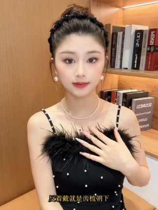 这款发箍可以正反两带,一年四季都能用哦,固定碎发,打造高颅顶#发箍 #高颅顶发箍 #碎发整理 #气质百搭发箍