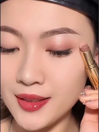 三色渐变眼影,不会画眼影的姐妹可以快速上手,每个颜色都经典大气不挑人#美妆 #三色渐变眼影 #眼影#眼影教程 #平价彩妆