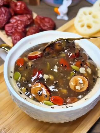 这个#奇亚籽坚果藕粉 开水冲泡即食方便快捷又营养,36岁之后建议每天喝一碗藕粉,男孩女孩都可以喝哦,0脂肪低蔗糖#饱腹感 强 特别适合#减脂期#藕粉@抖音小助手 @DOU+小助手