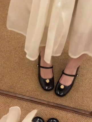 #山茶花玛丽珍鞋 #玛丽珍粗跟单鞋 #法式复古玛丽珍单鞋 #仙女风穿搭 #穿出高级感