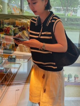 #新款上新 #洋气减龄 #穿出自己的风格 @DOU+小助手