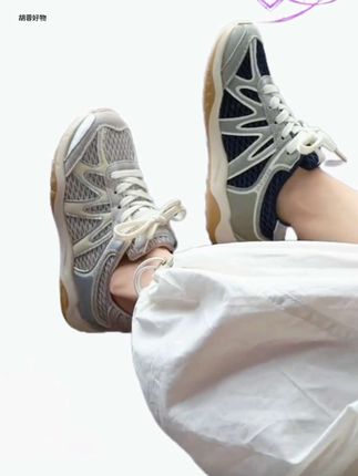 这双德训鞋上脚非常舒适透气/而且百搭轻盈,就像踩在棉花上一样。采用的是全真皮的材质,搭配橡胶大底,防滑耐磨!#百搭休闲运动鞋