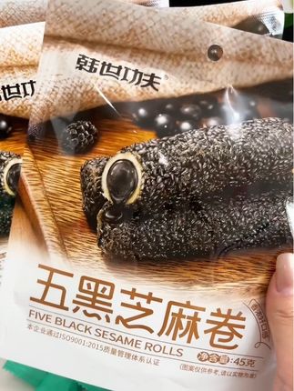 五黑芝麻卷配料表干净,实实在在的五黑材料,快来尝尝吧!#好物推荐#韩世功夫五黑芝麻卷 #这也太好吃#美食分享#好吃到爆