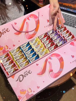 啊啊啊!原来#德芙 的意思是Do you love me,哪个女生能拒绝这么浪漫的礼物呀!好羡慕想拥有!#礼物 #惊喜 #送给女朋友的礼物 #巧克力