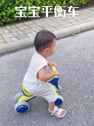 家里有宝宝的可以入手这款平衡车哦 一岁宝宝就能骑#平衡车滑步车 #小布丁平衡车 #萌娃骑车