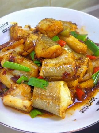 号称"东海小龙王"的豆腐鱼,嫩如豆腐,软软的鱼身没有硬刺都是肉,肉质又鲜又嫩,入口即化超级鲜美,红烧油炸都好吃#豆腐鱼 #原汁原味 #舌尖上的味道特色美食 #海鲜美食 #快来一起尝个鲜