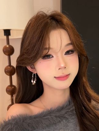 戴上就很喜欢的流苏亮片耳钉~耳堵吊坠一体的设计小众又特别,还能修饰脸型,快喊姐妹一起戴#耳饰搭配 #耳饰 #首饰分享