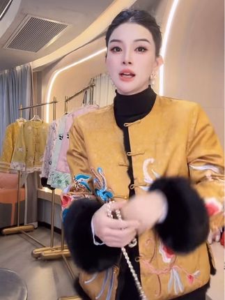 #高级感穿搭 #今日穿搭 #今日分享 #气质女王范 #外套穿搭 @DOU+小助手