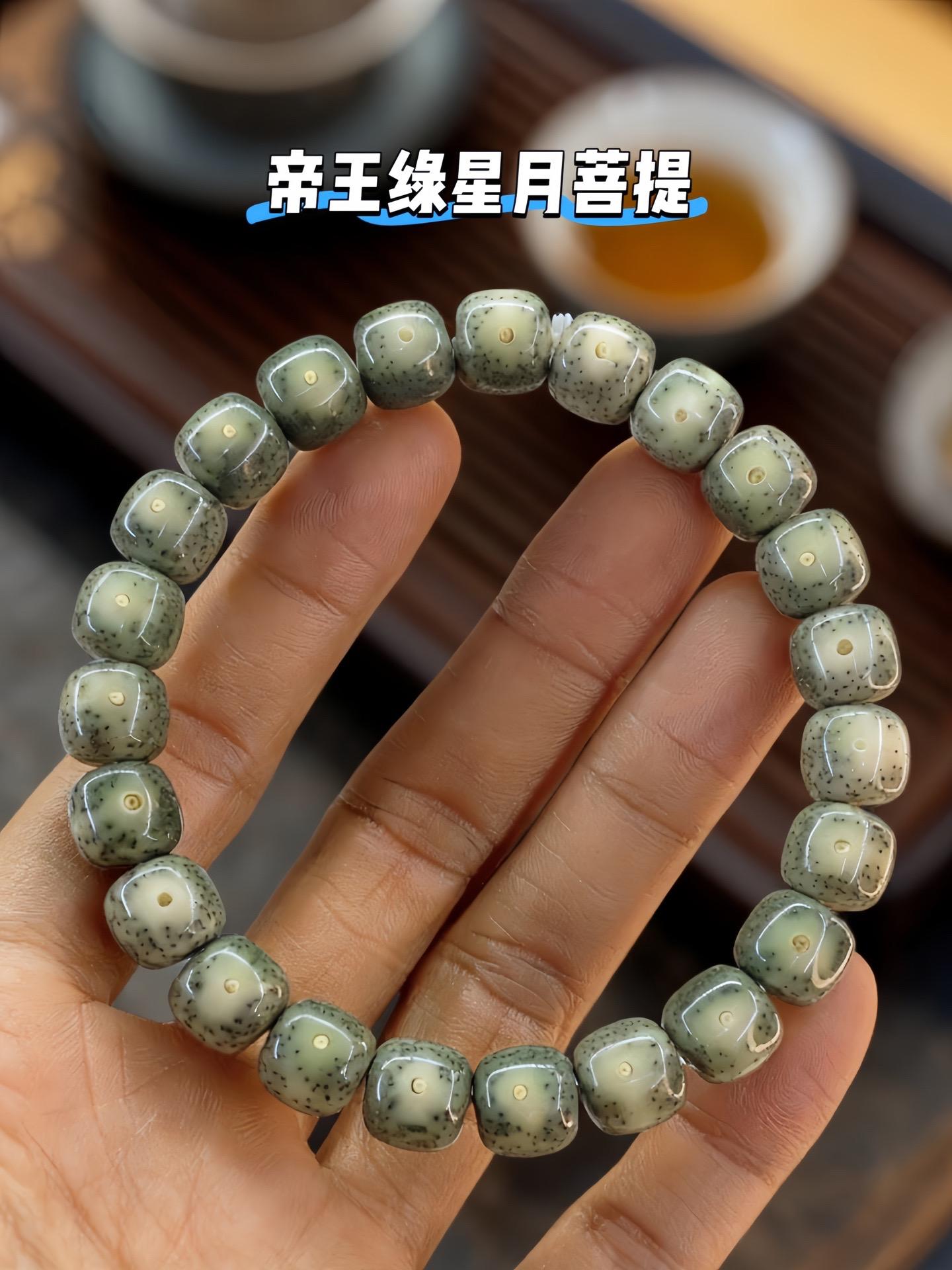 星月菩提。#创作灵感 天然原籽海南星月菩提子男女款帝王绿天然菩提文玩念珠盘玩手串#原创 #星月菩提 #石玉星月菩提 #星月