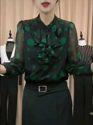 2025秋新款女装洋气减龄小衫雪纺上衣女士法式气质衬衣,时尚洋气显瘦减龄穿搭#简约大气 #高级感穿搭 #面料柔软舒适 #谁穿谁好看 #穿出自信穿出美丽