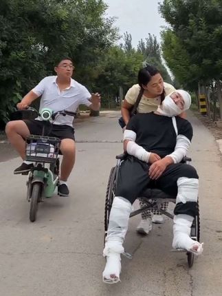 老婆你不应该为我感到高兴的么,咋还打上我了#万万想不到 #意想不到的结局 #搞笑 #看一遍笑一遍