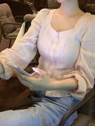 #女装 #遮肉显瘦穿搭 #甜美穿搭 #温柔穿搭 #气质仙女裙穿搭 韩国小众设计早秋法式方领蕾丝显瘦长袖衬衫上衣