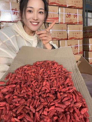 自家种植大枸杞新货上市 今年一定要少来点尝尝味道#枸杞
