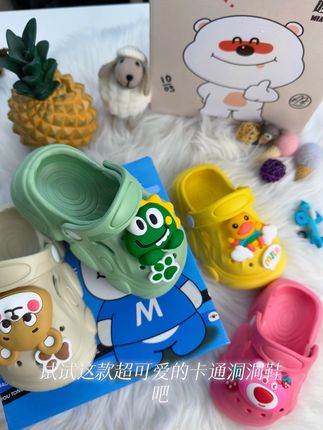 儿童夏季洞洞鞋 一双适合夏天穿的#儿童洞洞鞋 好看又舒适#儿童 #拖鞋 清凉一夏 eva的材质 防滑耐磨宝贝穿在脚上不用担心摔跤 #儿童拖鞋 #夏天 必备