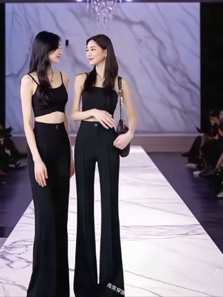 #时装搭配 #优雅气质 #女性穿搭 #服饰穿搭 #裤子穿搭 @DOU+小助手