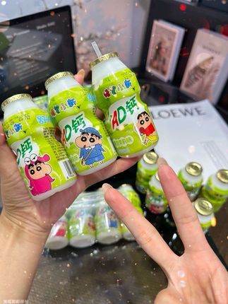 宝宝~相信你也会给我买蜡笔小新联名AD钙奶的~对叭!#ad钙奶 #是时候安排一下了 #惊喜跟礼物都是来自爱你的人