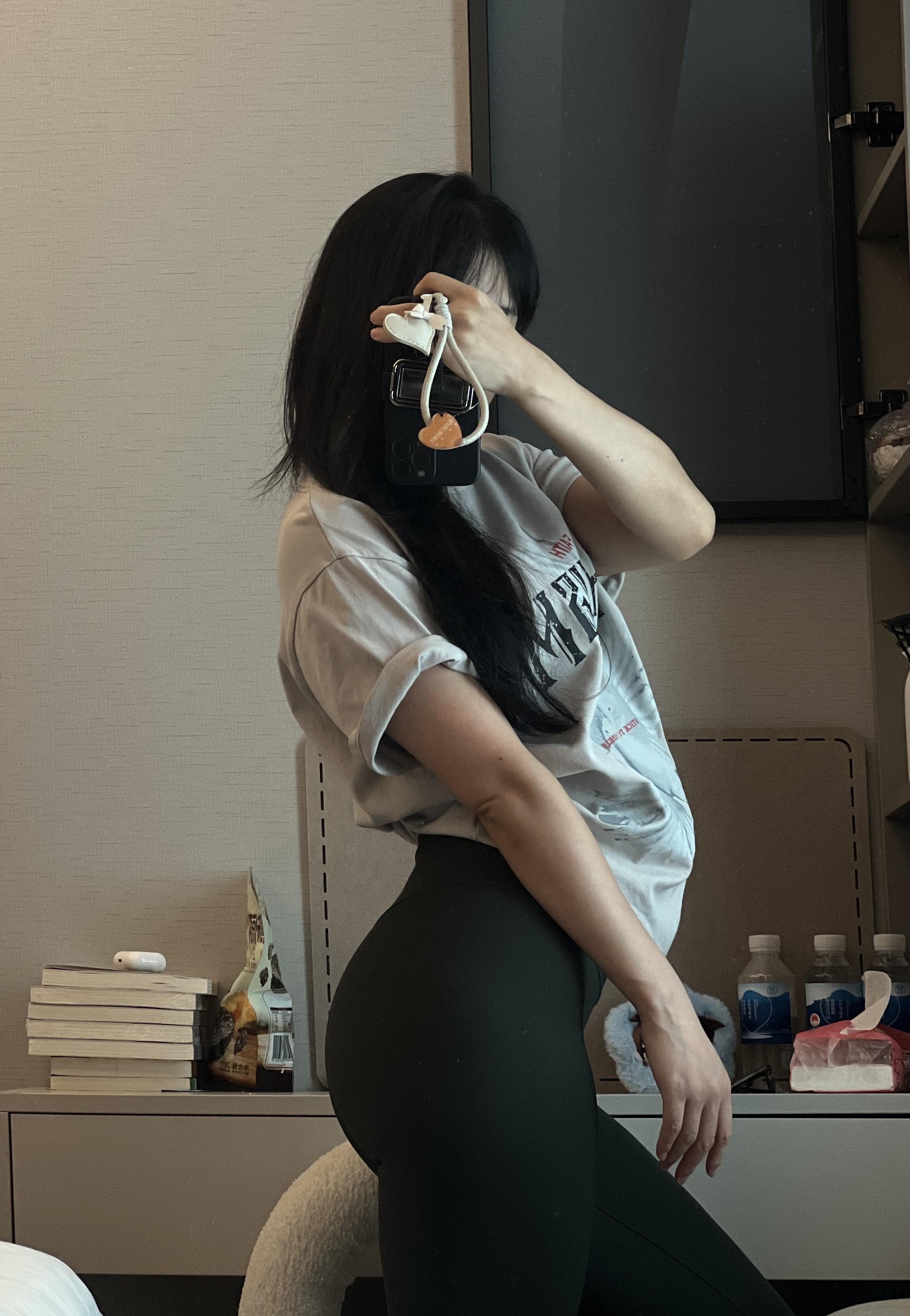 #健身 #健身女孩穿搭 #感觉至上 #穿衣显瘦 #见人不如健身
