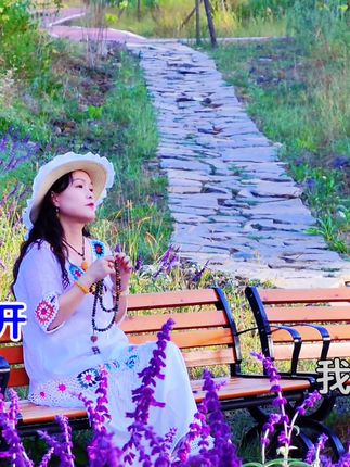 #原创视频 骨折后第一次拍外景,能走路的感觉真好啊!虽然还有些瘸,还不能健步如飞,已经很不错了!感谢摄影师大姨!视频手串点击小黄车!