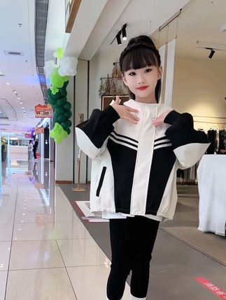 女童外套秋冬2024新款女大童冲锋衣春秋款洋气宽松休闲外套6-12岁#我要上热门 #高品质童装 #生女儿就是用来打扮的 #潮酷穿搭 #春秋穿搭 @巨量千川 @DOU+上热门 @巨量千川 @DOU+小助手