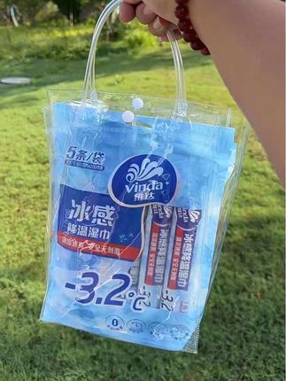 快快快,家人老铁们,维达家新出的冰爽湿巾,平时爱出汗的一定要试试!添加了薄荷因子,擦完冰冰凉凉的,就像待在空调房一样舒服。小巧包装,出门方便携带,喜欢的宝子赶紧冲!#维达水湿巾 #维达 #强烈推荐 #无限回购的宝藏单品