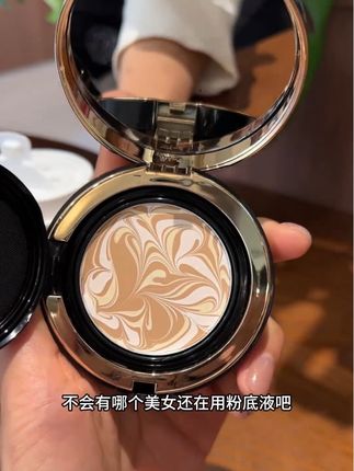 妈呀!爱敬气垫真的很好用,它是那种很水润的质地,上脸之后一秒磨皮,而且它的遮瑕效果也特别好,像我平时的一些小瑕疵,用它就能轻松遮住,真的可以冲!#用一次就爱上 #爱敬气垫 #气垫 #美妆好物 #平价好物