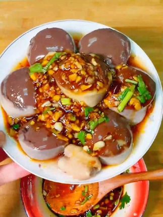 现做现发、真材实料的东北血肠,每一口都令人回味无穷!嘎嘎香#地方特色美食 #东北血肠现做现发 #东北血肠