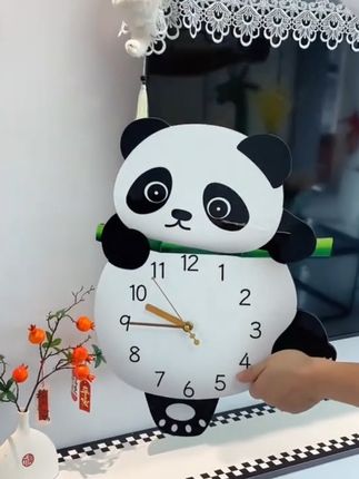 可爱熊猫挂钟钟表家用客厅摇摆时钟创意免打孔挂表餐厅静音石英钟#钟表 #挂钟 #装饰品 #美观实用 #墙面装饰