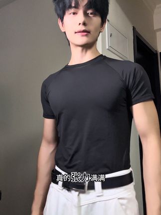 男生穿这件衣服真的太有性张力了#紧身衣#T恤 #男生T恤