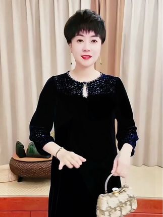 这条植绒烧花连衣裙简直太美了!能遮住小肚子和大腿上的肉肉,喜欢的朋友赶紧下单购买吧!#显瘦穿搭 #日常穿搭 #谁穿谁好看 #好东西一起分享